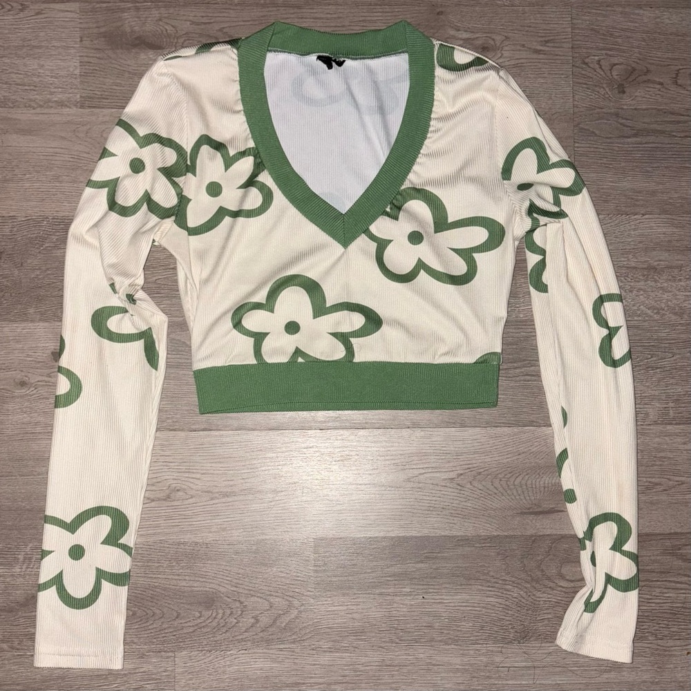 Floral V-Neck Long Sleeve Crop Top
